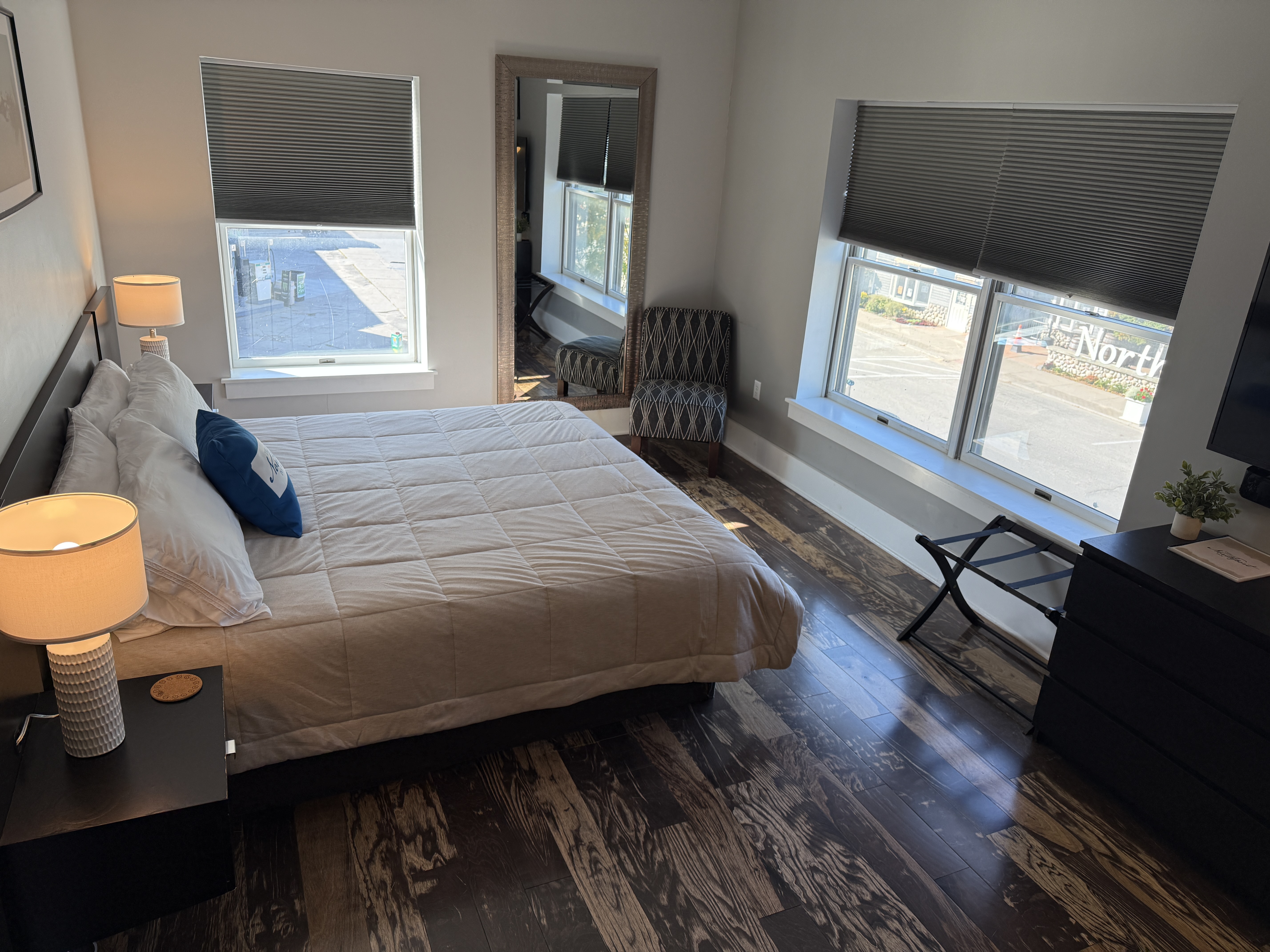 Room 2 &ndash; Main view